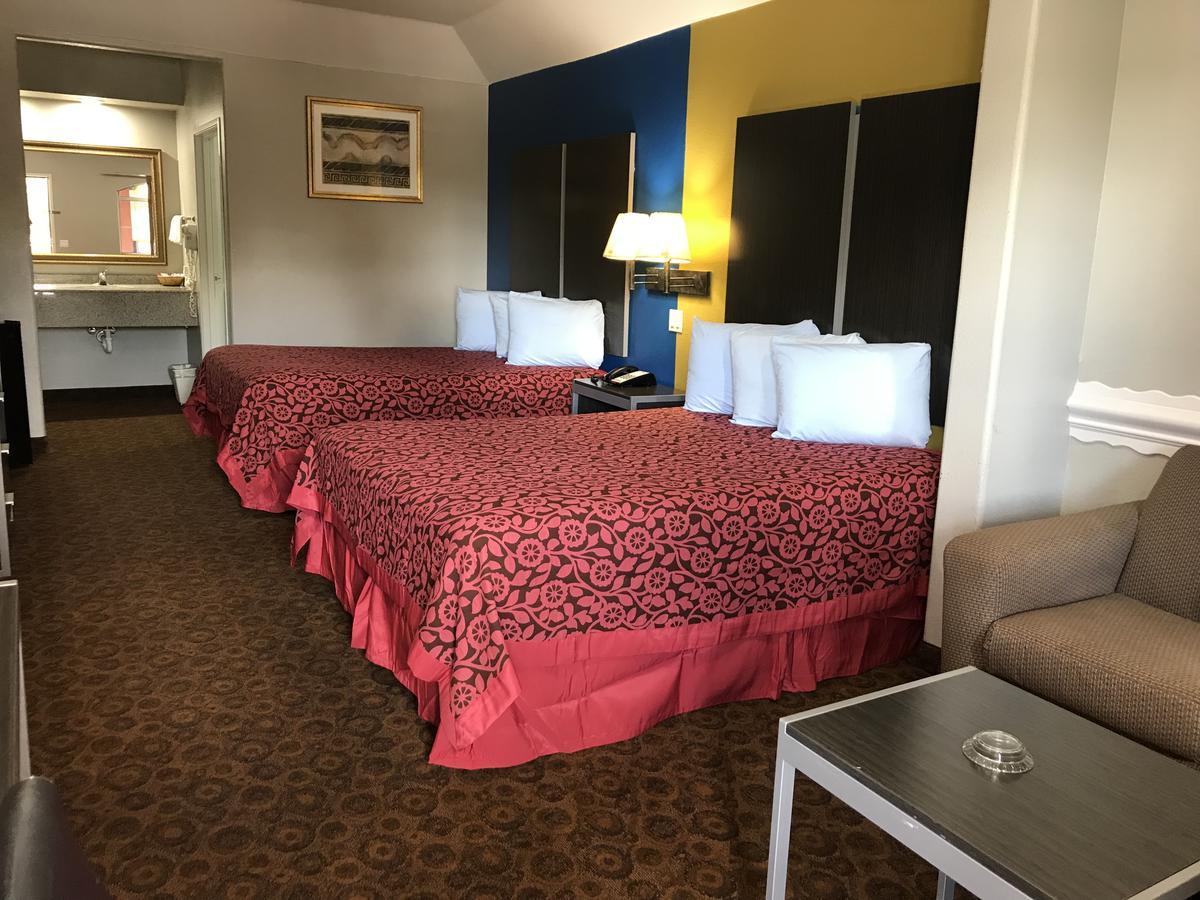Camelot Inn And Suites Aldine Ngoại thất bức ảnh