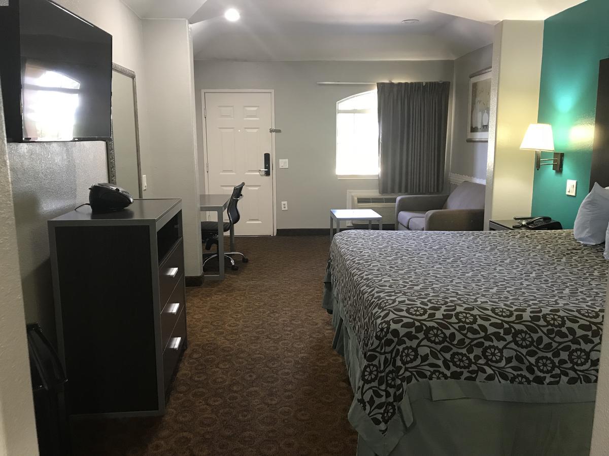 Camelot Inn And Suites Aldine Ngoại thất bức ảnh