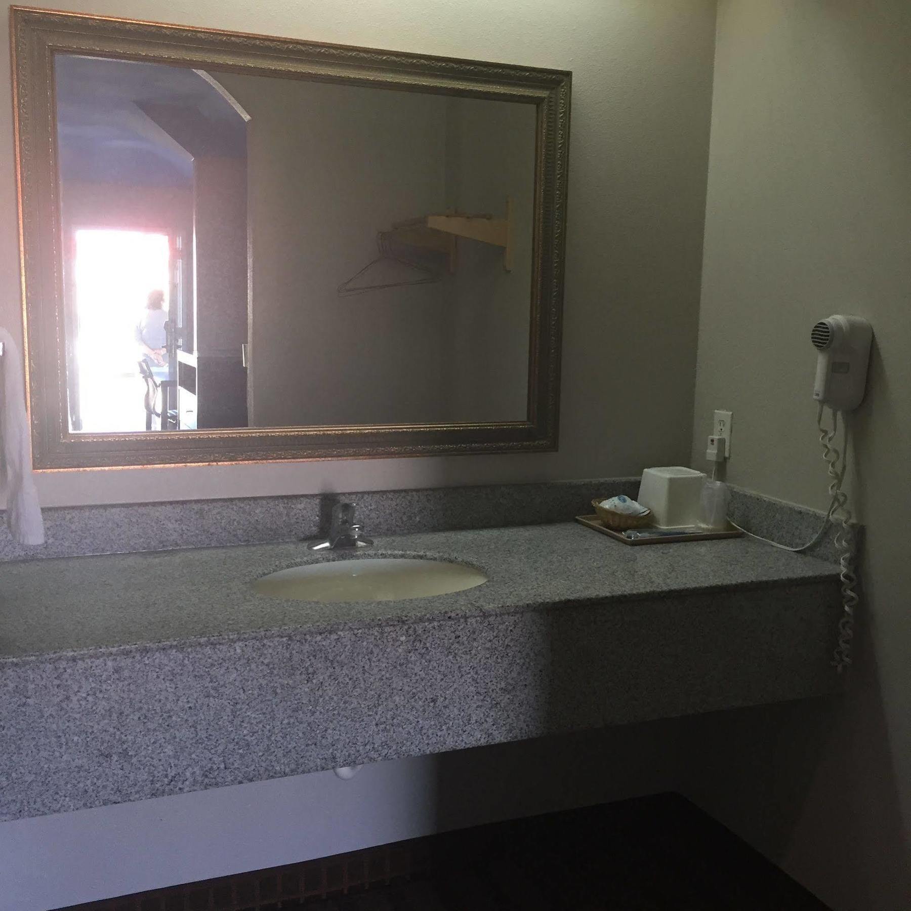 Camelot Inn And Suites Aldine Ngoại thất bức ảnh