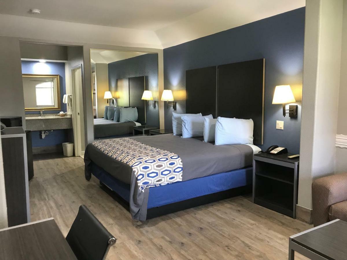 Camelot Inn And Suites Aldine Ngoại thất bức ảnh