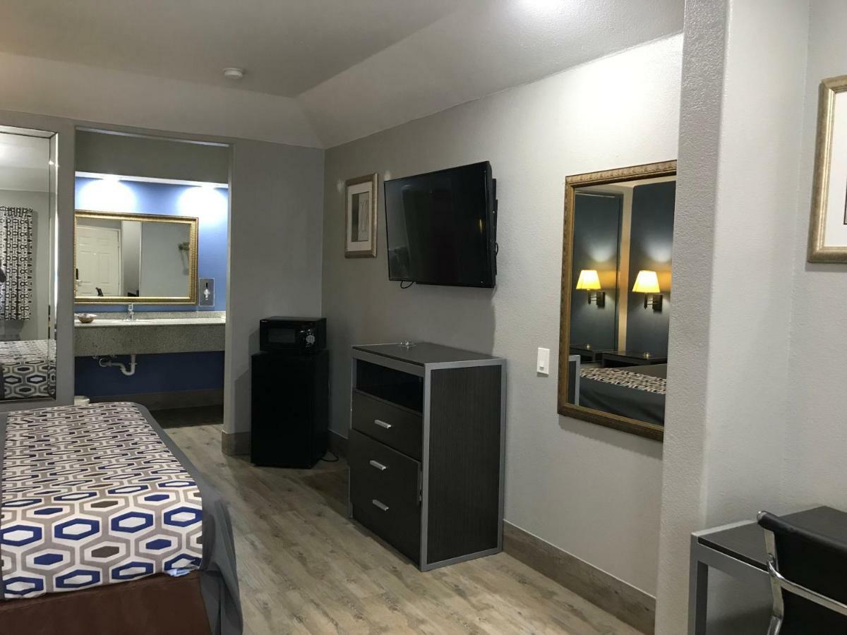 Camelot Inn And Suites Aldine Ngoại thất bức ảnh